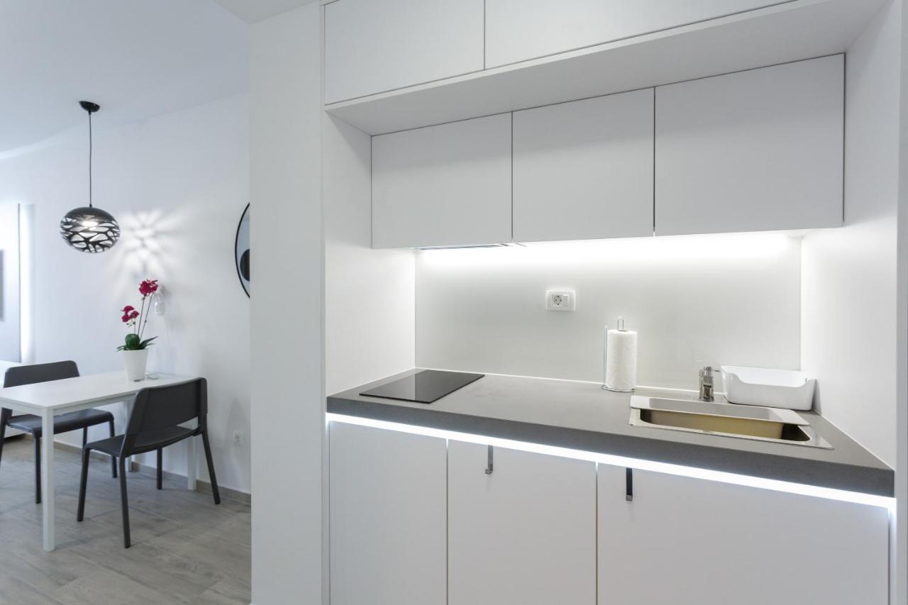 Apartments Sindy And Mendy With Parking Space In The Garage Dubrovnik Exterior photo