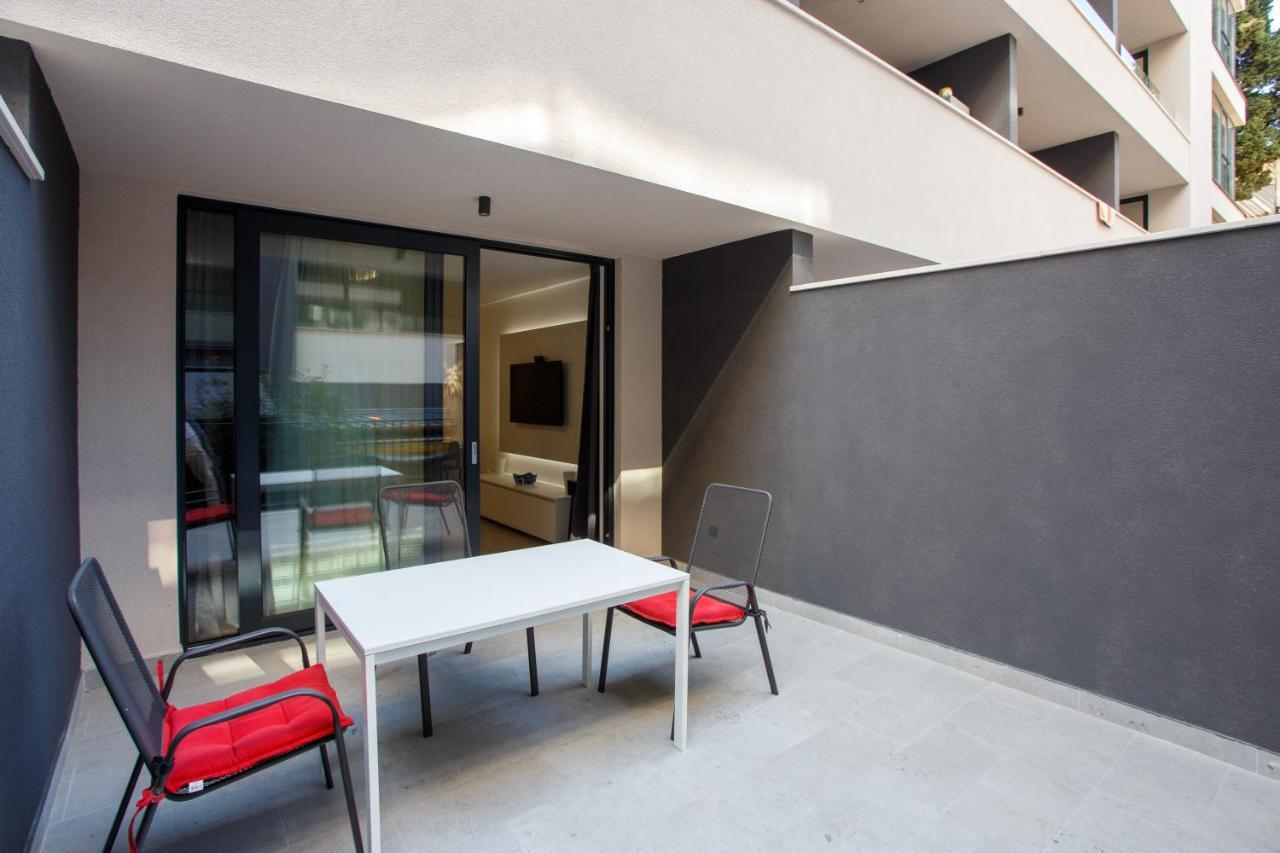 Apartments Sindy And Mendy With Parking Space In The Garage Dubrovnik Exterior photo